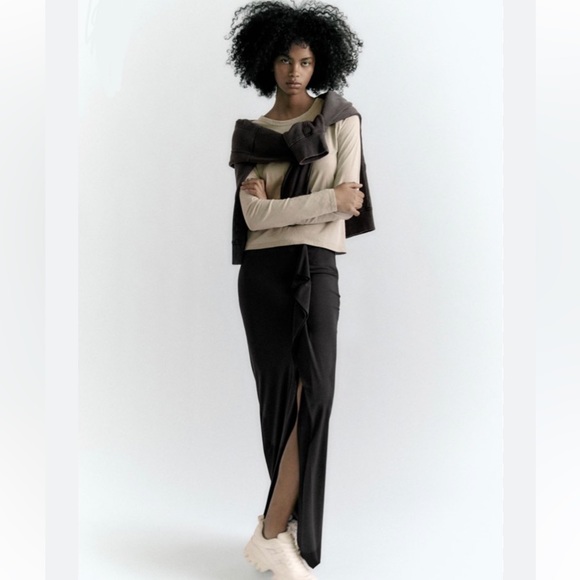 Zara Midi Skirt with Side Slit - Picture 3 of 4